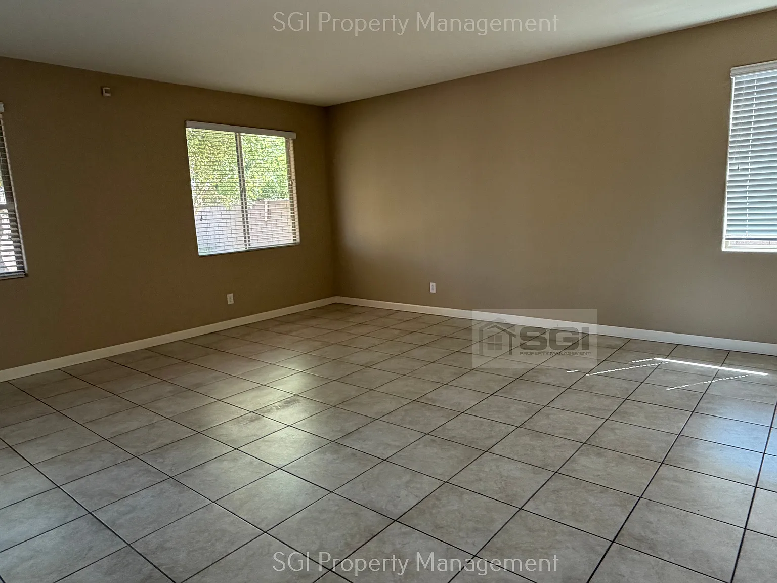 Beautiful Cul-De-Sac Home Near Park! — Photo 4