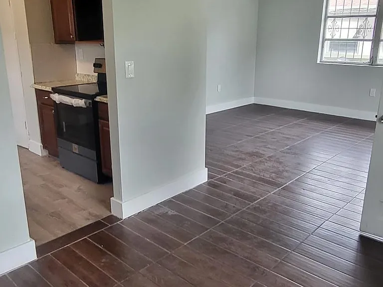 2221 NW 59th St — Photo 29