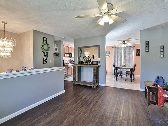 5th image of 615 Deerfield Dr
