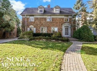455 Lincoln Rd, Grosse Pointe, MI 48230