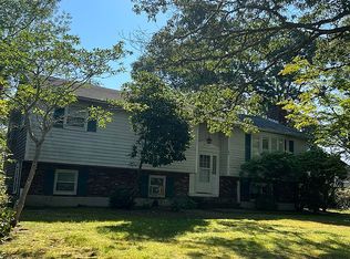 33 Candlewick Ln, Hyannis, MA 02601