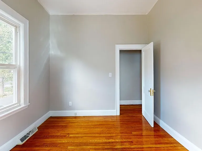20-22B Holmes St #20 — Photo 1