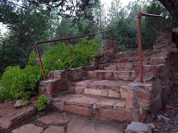 4th image of 28 Los Lomas Cir