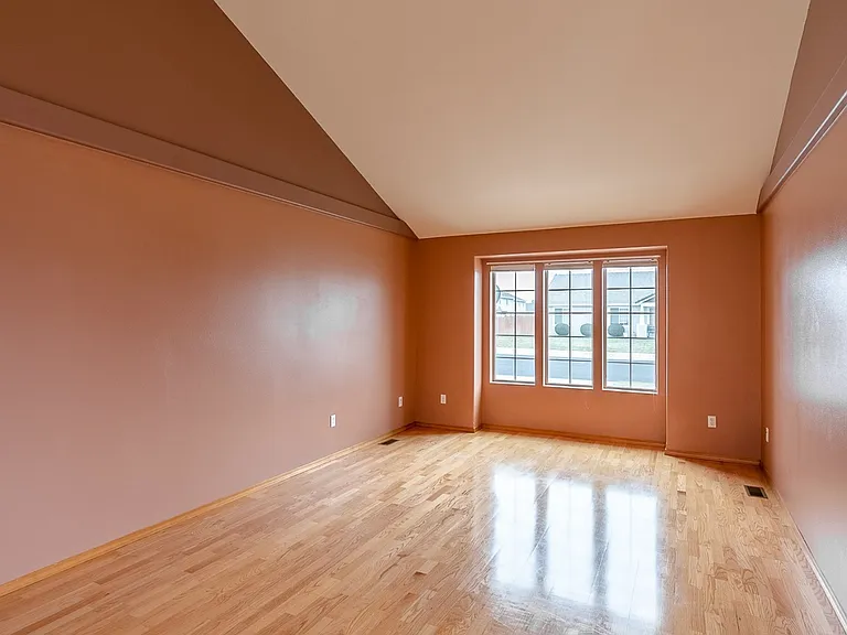 402 E Tanglewood Dr — Photo 9