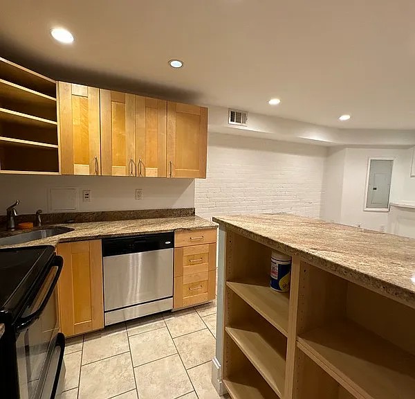 710 7th St SE #B — Photo 6
