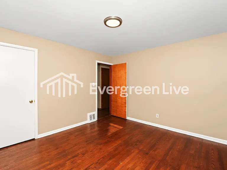 13762 Shady Oak Blvd — Photo 8