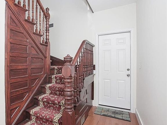 4th image of 68 Waller Ave Unit 68