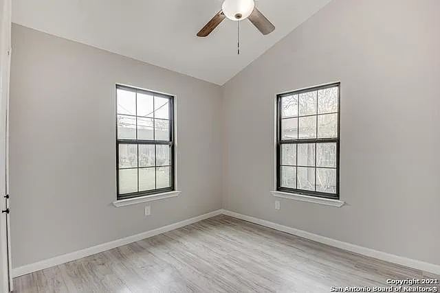 157 W Wildwood — Photo 9