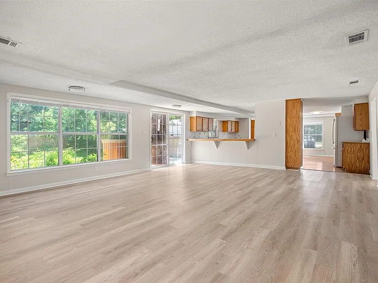 109 S Cedar St — Photo 13