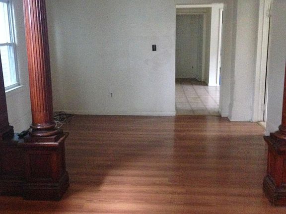 4th image of 139 Royal Ave Lowr #