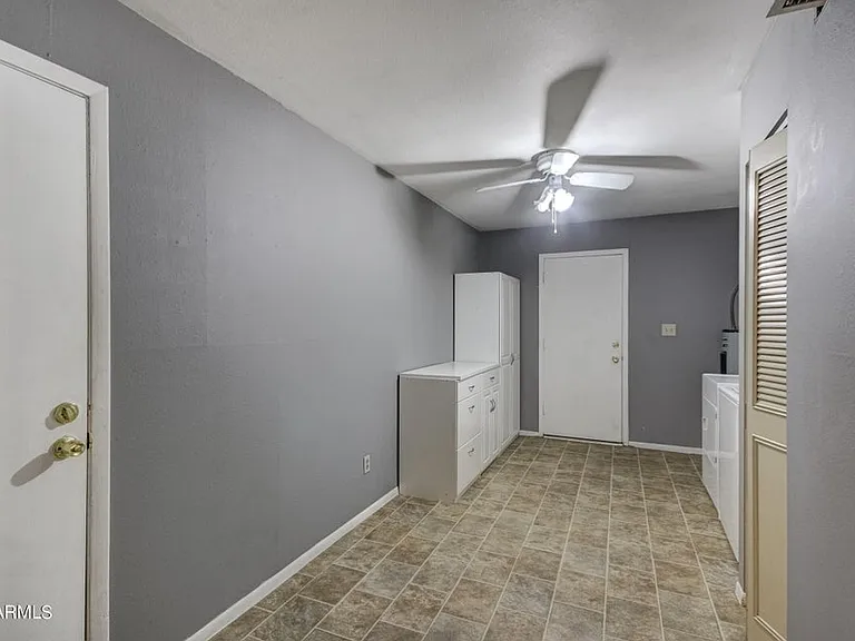 3933 S Pine St — Photo 5