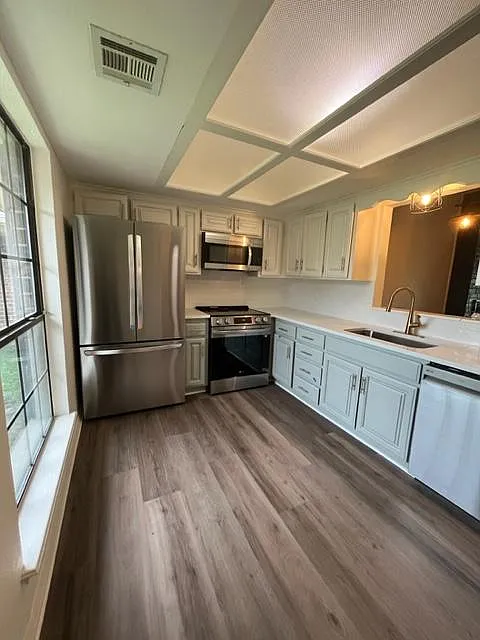 3 bed, 1432 sqft, $1,550 — Photo 3