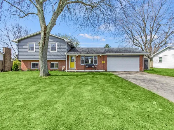 521 Hilltop Dr, Bellefontaine, OH 43311