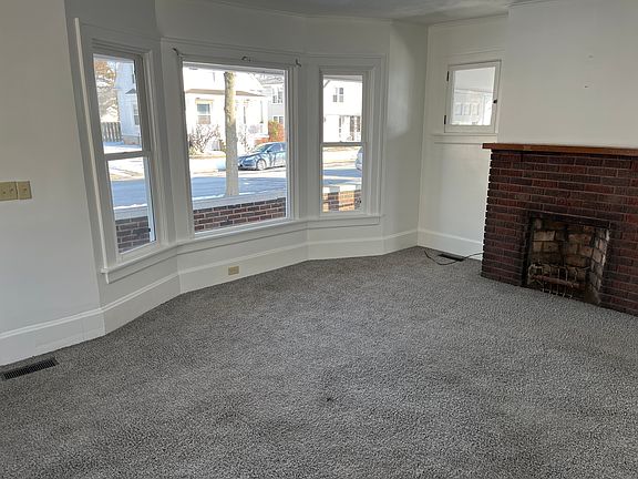 3rd image of 1003 Perry St