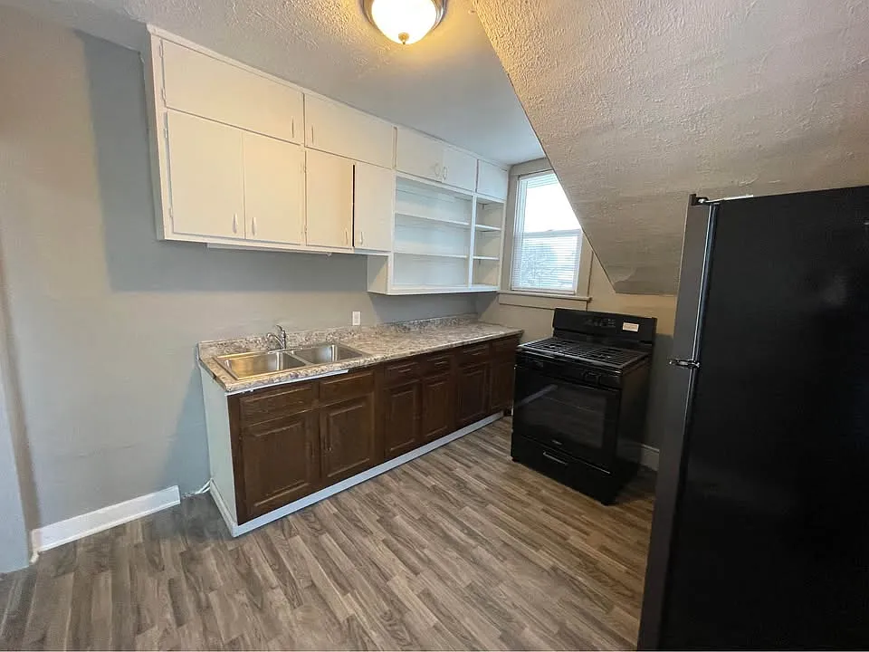 2 bed, 700 sqft, $700 — Photo 2