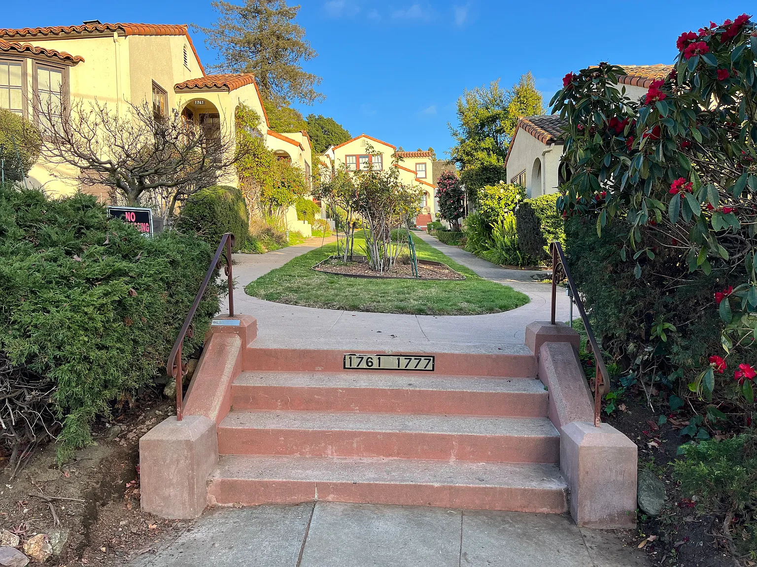 2 bed, 980 sqft, $4,300 — Photo 1