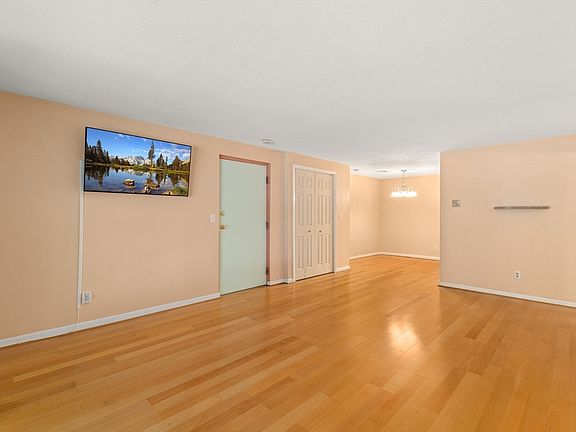 5th image of 1 Centre St APT 9
