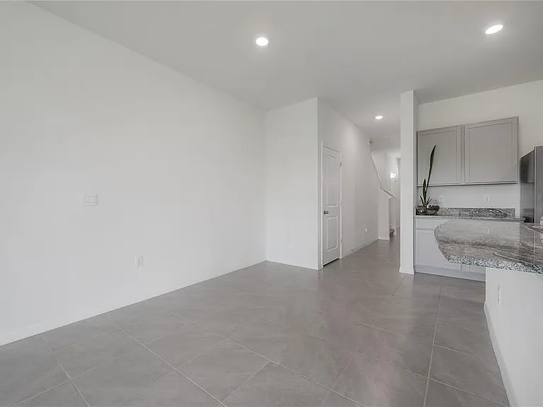 16701 Maude Dr — Photo 26