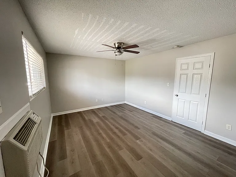University Crossings Apartments — Photo 18