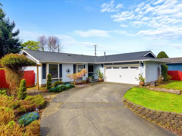 1346 Parkside Dr, McKinleyville, CA 95519