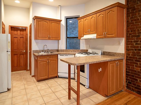 4th image of 311 W 47th St APT 3A