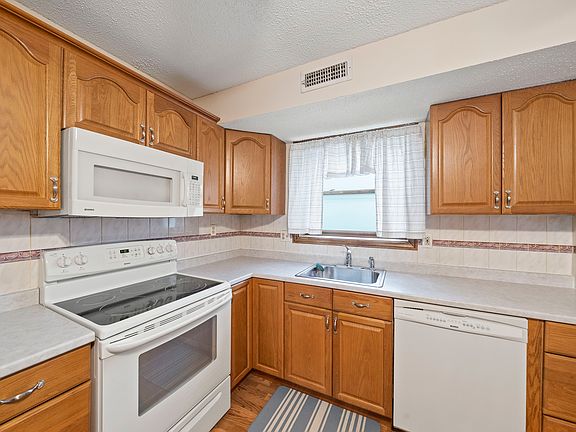 4th image of 371 Aiken Ave APT 1