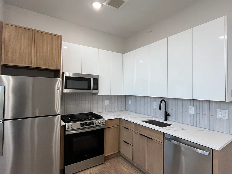 40 Lembeck Ave #4 — Photo 4