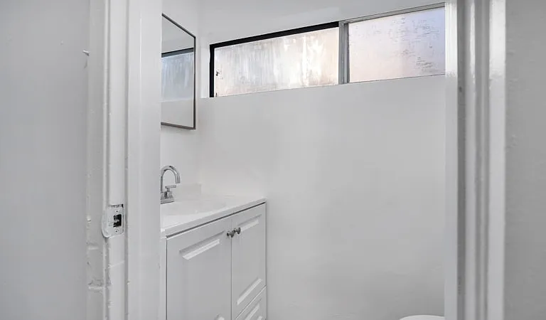 La Croix Apartments — Photo 28