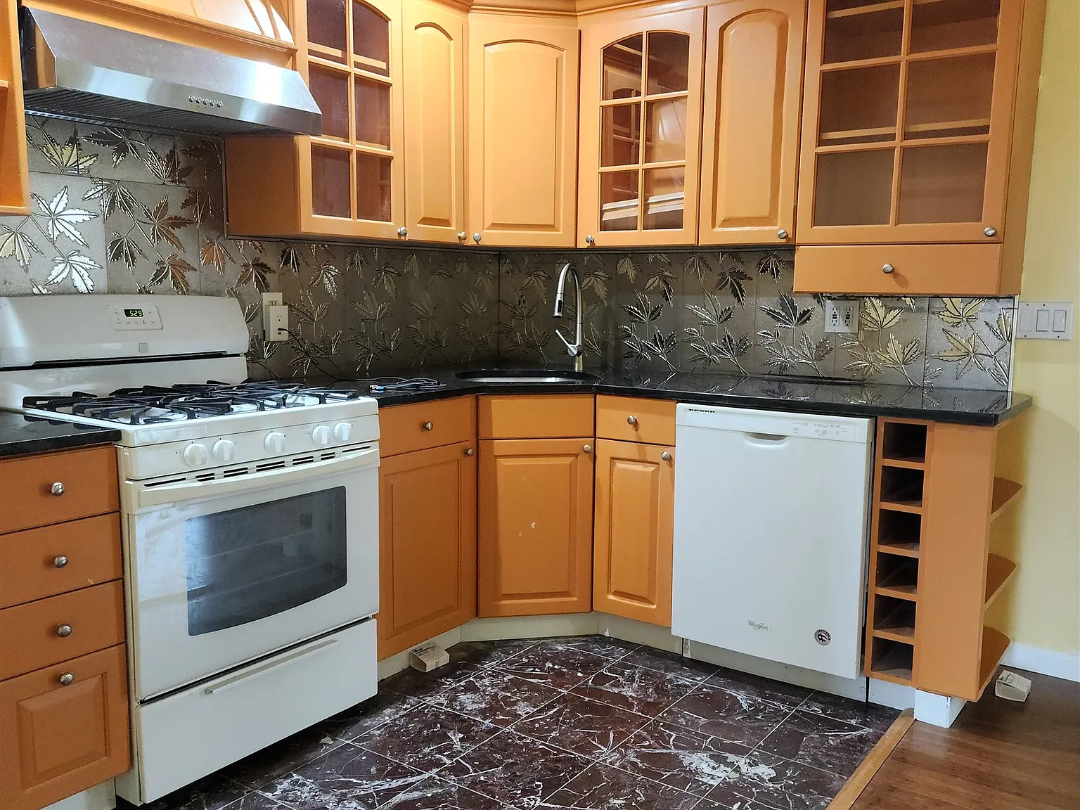 3 bed, 1.0 bath, $2,300 — Photo 4