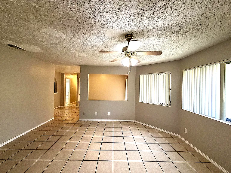 2105 Coach Dr — Photo 3