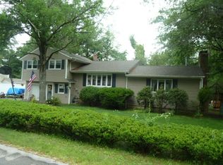 13 Eisenhower Dr, West Milford, NJ 07480