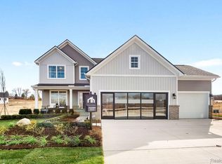 8337 Silica Dr, White Lake, MI 48386
