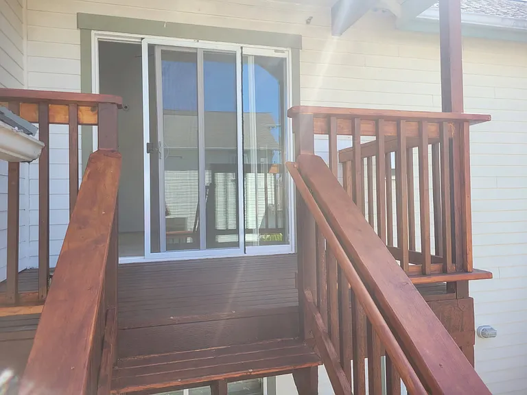 123 N Rainier Ave — Photo 10