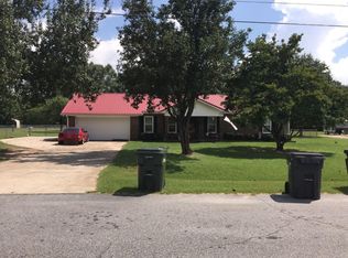 121 S Springs Dr, Bonaire, GA 31005