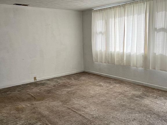 3rd image of 814 W Donaldson Ave