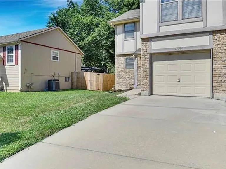 13330 Walnut St — Photo 2