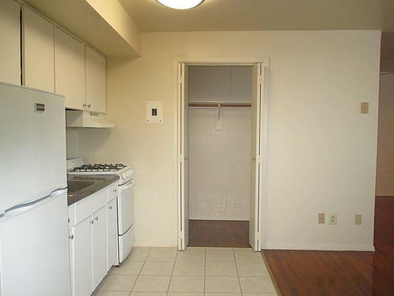 4th image of 8 Hasbrouck Dr APT H
