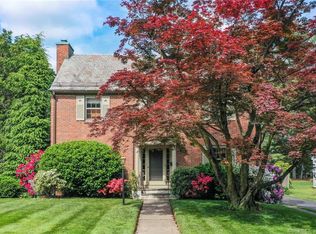 325 N Steele Rd, West Hartford, CT 06117