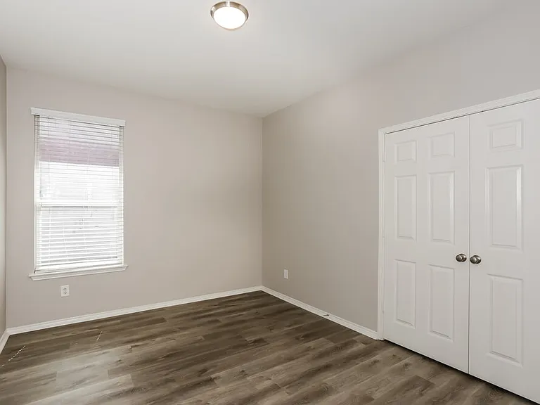 7633 Hollow Forest Dr — Photo 12
