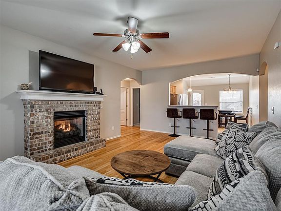 4th image of 536 W Shadow Ridge Way