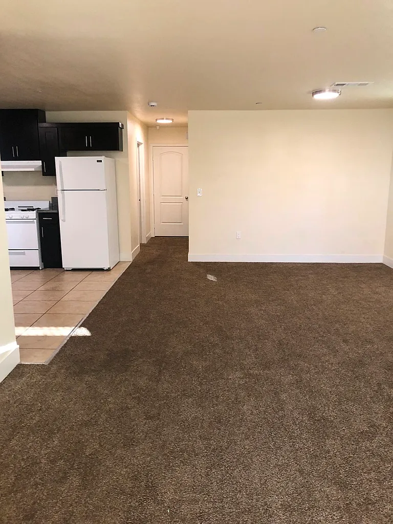 5 bed, 1857 sqft, $4,200 — Photo 3