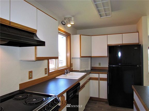5th image of 1135 E Craig Ave