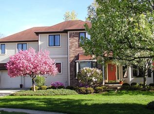 10294 Stamford Ct, Strongsville, OH