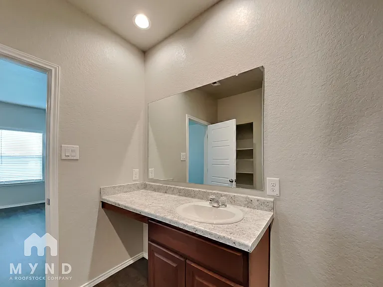 211 Stevens Smt — Photo 13