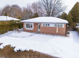 557 Stonecliffe Rd, Oakville, ON L6L 4N8