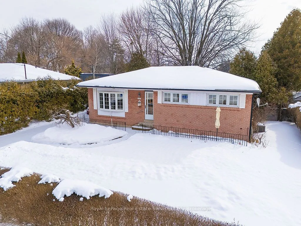 557 Stonecliffe Rd photo 1