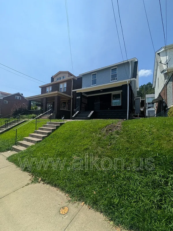 3 bed, 1.5 bath, 1319 sqft, $2,500 — Photo 1