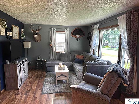 3rd image of 607 W Allyn St