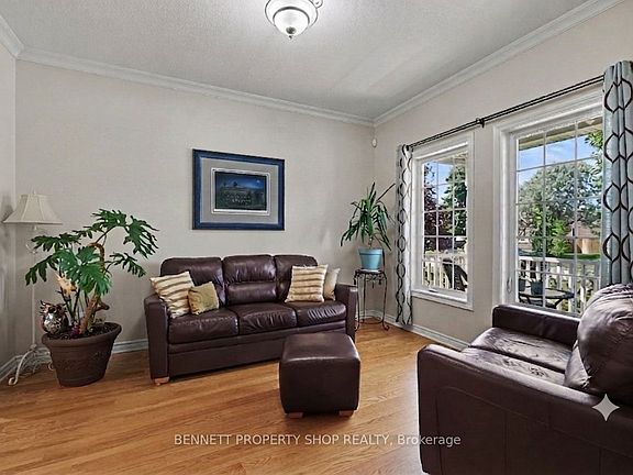 3rd image of 32 Rochelle Dr