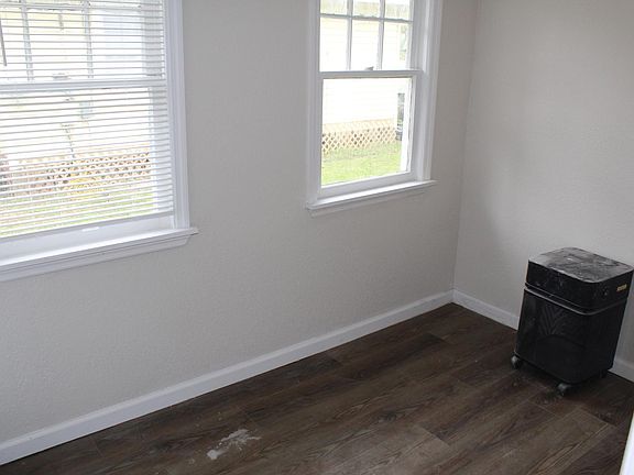 3rd image of 300 Roosevelt Dr #A